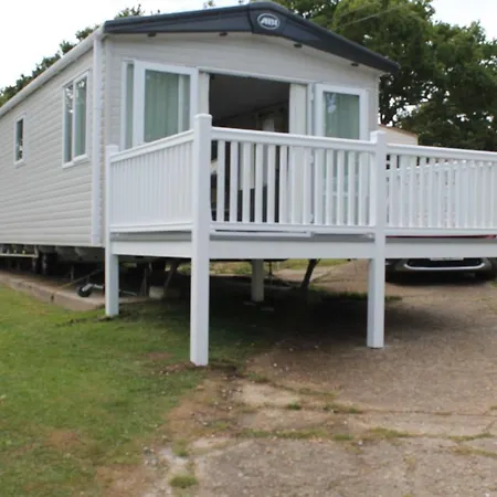 Luxury New 3 Bed Caravan With Stunning Sea View On Private Beach In Thorness Bay Porchfield  Exterior photo