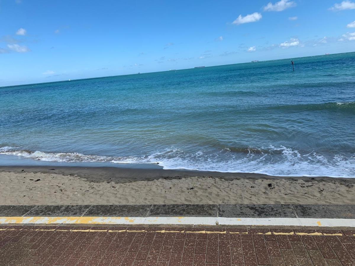 Luxury New 3 Bed Caravan With Stunning Sea View On Private In Thorness Bay