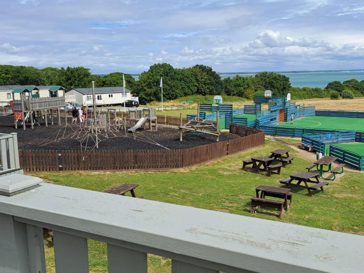 Luxury New 3 Bed Caravan With Stunning Sea View On Private In Thorness Bay Porchfield (Isle of Wight)