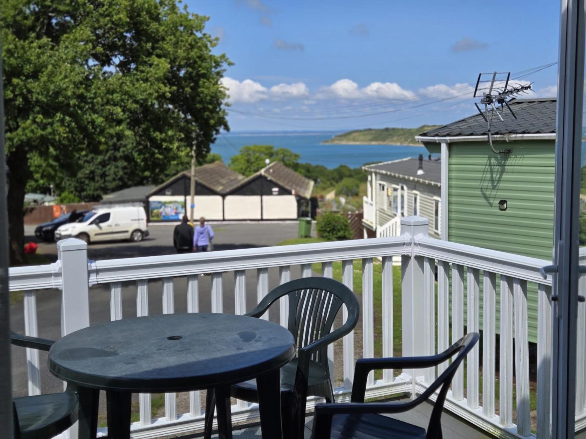 Luxury New 3 Bed Caravan With Stunning Sea View On Private In Thorness Bay *